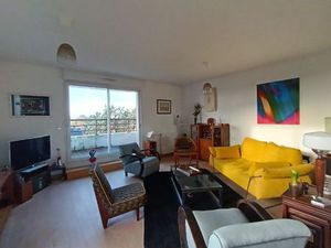 QUARTIER SCHUMAN/LONGCHAMP - TYPE 4 DUPLEX - DERNIER ETAGE - 2 STATIONNEMENTS - CAVE