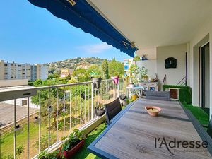 SUPERBE 4 pcs Entièrement Rénové à Mandelieu avec Garages