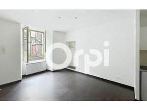 Location appartement  m² T-1 à Saint-Flour  340 €