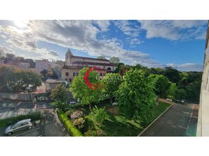 Appartement 3 P de 90 m2 avec balcon au coeur du village