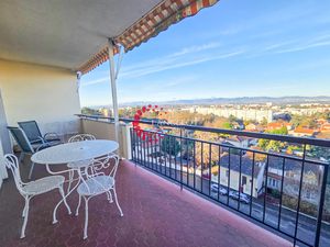 Appt 5 P avec vue  balcon et garage