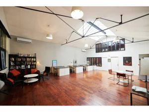 Lieu atypique au cachet industriel atemporel.