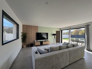 CHARMES-SUR-RHONE - MAISON CONTEMPORAINE DE 7 PIECES DE 160M