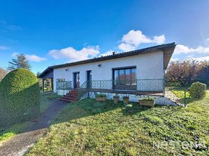 A Vendre Maison habitable de plain-pied avec trois chambres  un garage et un jardin clôtur