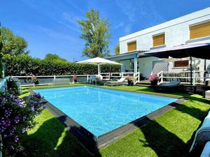 Belle Maison Présentée avec Appartement d’Amis  Piscine et Jardin Clos