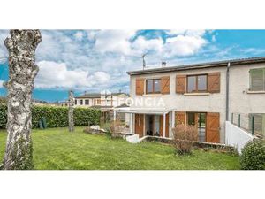 À vendre – Maison mitoyenne idéalement située  proche centre village !