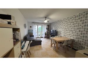 La Loubière  appartement de type 3  ascenceur  terrasse  par