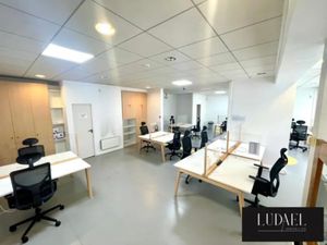 Murs Commerciaux 110 m² avec Grande Vitrine à Courbevoie - E