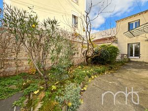 BOIS-COLOMBES LES VALLEES - MAISON A RENOVER AVEC GARAGE