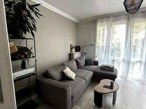 T2 balcon + place privée + cave