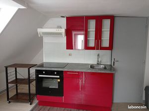 Hypercentre  T2 sous les toits avec poutres apparentes