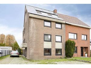 Opbrengsteigendom met 9 studentenkamers en duplex-appartement te Hasselt