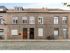 Rijwoning met 3 slaapkamers en terras te koop in centrum Brugge