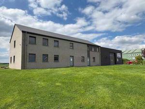 Surfaces multifonctionnelles idéalement sise à Halma(Wellin)