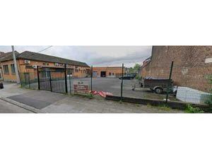 Site industriel comprenant 5 hangars