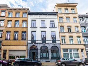 TRES BEL APPART 3CH RENOVE EN PLEIN COEUR ST GILLES