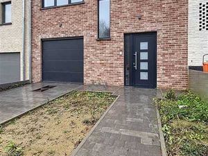 Maison neuve 3 chambres + bureau – Garage et jardin