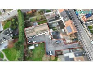 ENTREPOT AVEC TERRAIN SITUE EN ZONE D'HABITAT A MONCEAU !