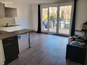 Location t2 46m2 + terrasse à l'année