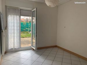 F3 au RDC avec Cuisine équipée  Jardin  Place de Parking et Garage