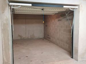 Garage/box de 14 m2 dans immeuble récent