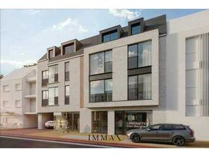 Local commercial avec parking et terrasse orientée sud-ouest