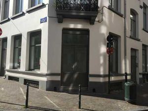 Magnifique bureau au rez- place jeu de Ball