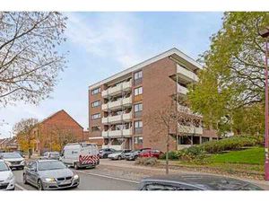 MOOI APPARTEMENT MET 2 SLPKS EN AUTOSTAANPLAATS TE DIEST!