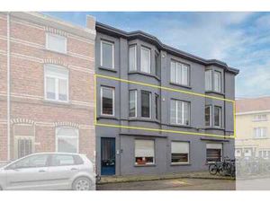 APPARTEMENT CENTRAL DANS UN IMMEUBLE À PETITE ÉCHELLE