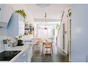 Maison de ville à trois chambres  prête à l'emploi