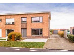 Halfopen bebouwing met ruime garage en prachtig uitzicht ...