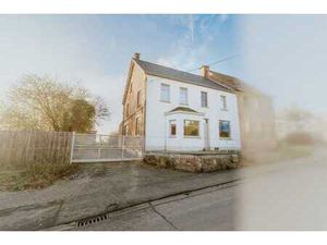 PROPRIÉTÉ rurale sur un beau terrain avec prairie/écuries...