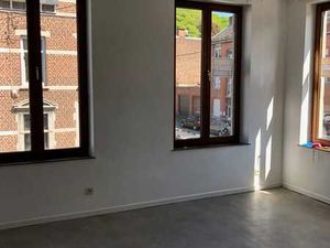 Bel appartement lumineux entièrement rénové.