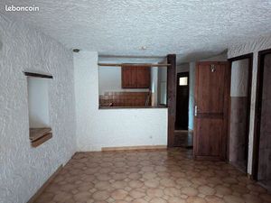 Studio de village + cave