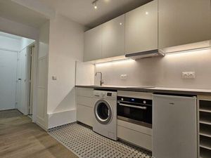 Studio rénové  meublé et bien situé