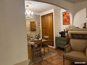 Maison de ville récente à vallauris