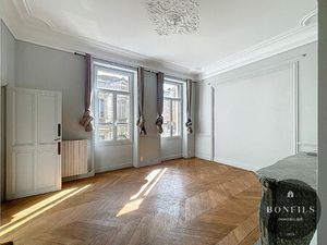 A LOUER AVIGNON INTRAMUROS ( 84000 ) : Appartement 3 pièces non meublé - avec balcon !