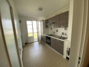 APPARTEMENT TYPE T2 4eme étage sans ascenseur