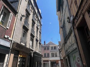 DANS LE VIEUX ROUEN et dans la rue Beauvoisine totalement réaménagée - F4 de 96 11 m²