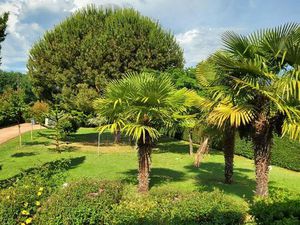 Maison piscine entrepôt gîtes hangar