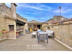 Murmures d'Histoire et Évasion Contemporaine