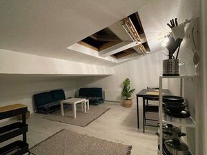 T2 meublé et climatisé sous les toits