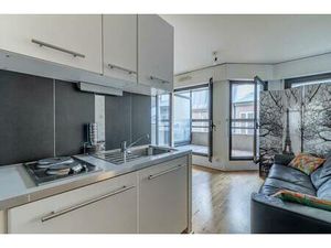 Studio Lumineux de 19 62 m² avec balcon à Suresnes