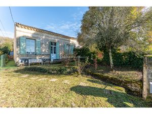 Charmante maison en pierre de plain-pied dans le coeur de l'