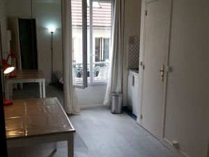 Joli studio à Montmartre à vendre  3e sur 4 étages