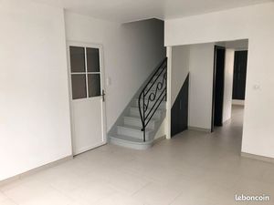 Clery st André  loue maison 2 chambres  80 m²