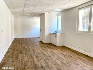 Beau local/bureau 34 60 m² à louer à ZI Saint-Laurent-du-Var
