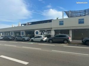 Local commercial 670 m²