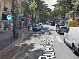 Tres beau local a la rue convention