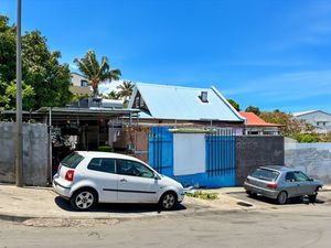 Maison bourbon bois à rénover de 97 m² avec mezzanine sur terrain de 343m2 – Enorme potent